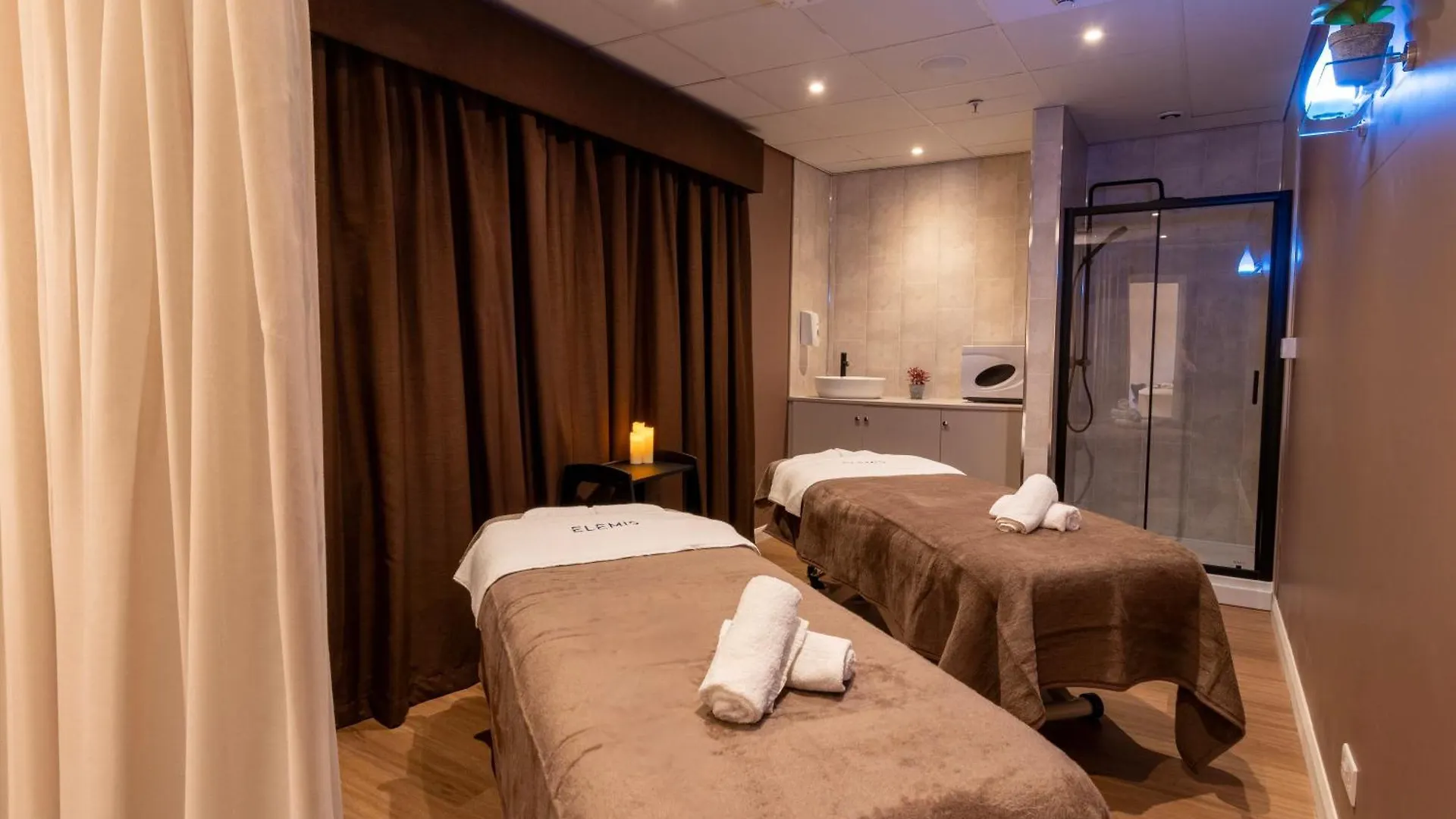 Hollins Hall Hotel, Golf & Country Club Bradford  Hotel Bradford (West Yorkshire)